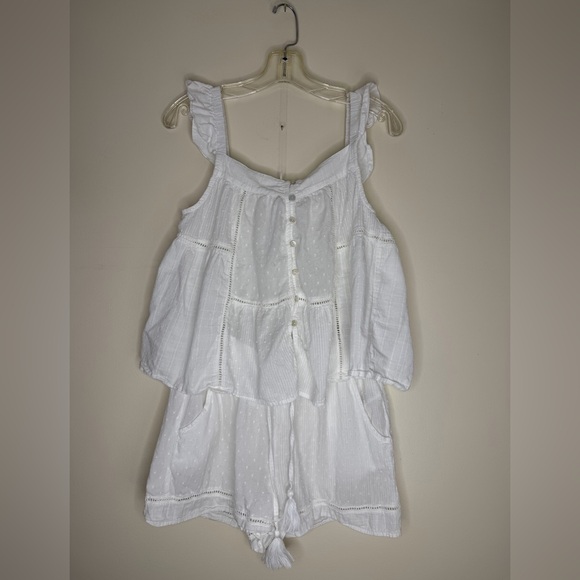 Joie White Ruffled Sleeveless Blouse & shorts set - Picture 3 of 9